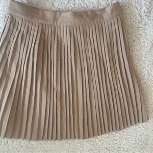 Brand new WD-NY mini skirt pleaded beige size large